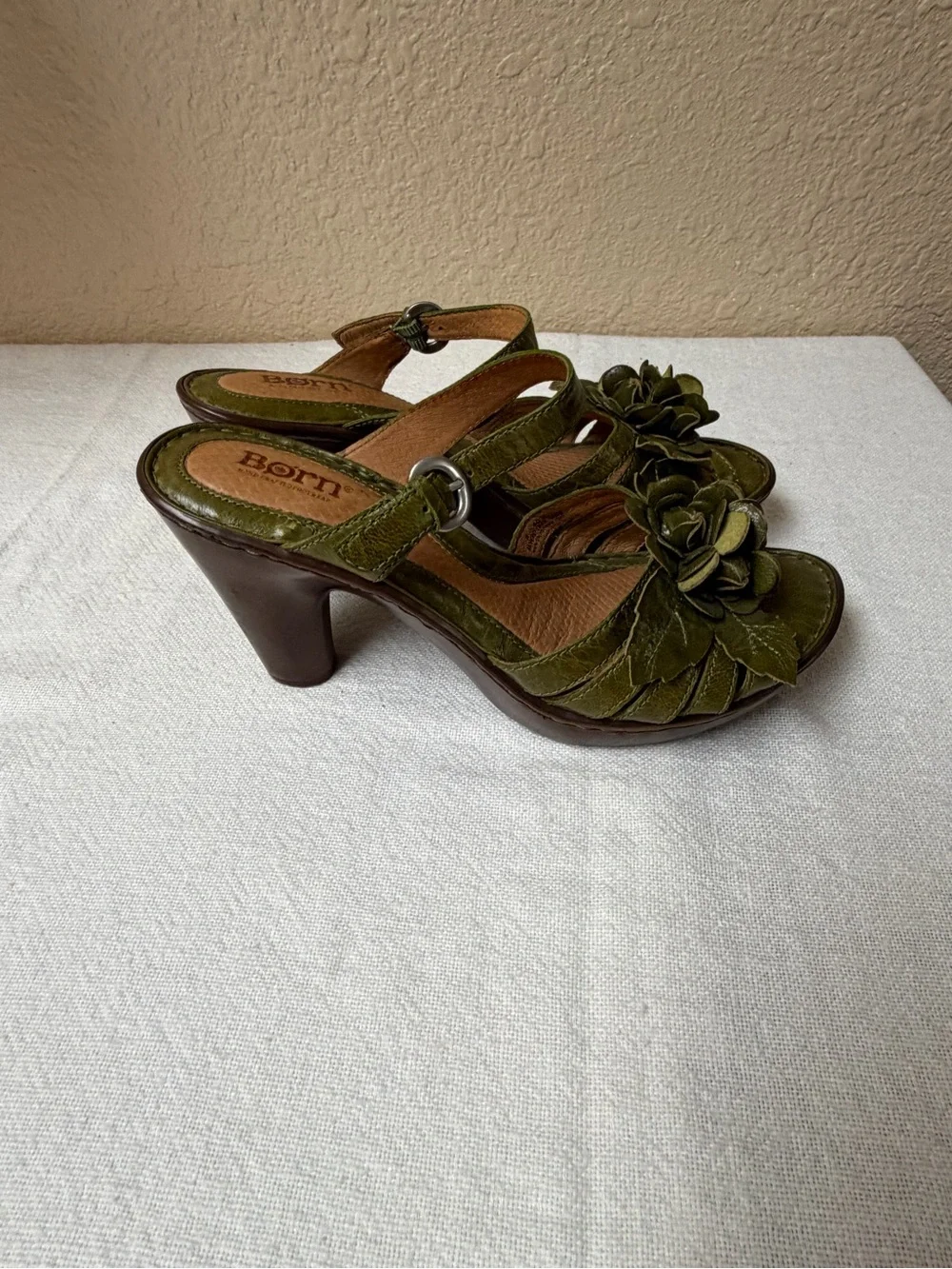 4/$20 Born Olive Green Floral Leather Heeled Sandals